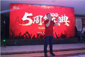 五年傲骨，霜雪不霽又何虹
